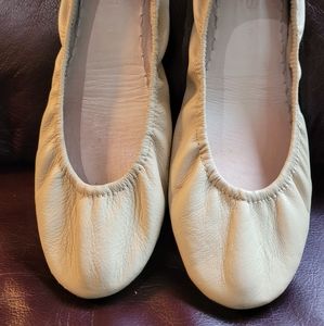 Tieks Classic in Cream, size 9